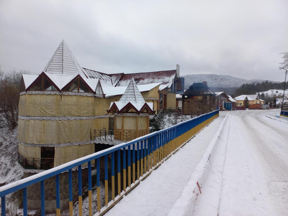 Садиба Федорчуків За рікою Шешоры Экстерьер фото